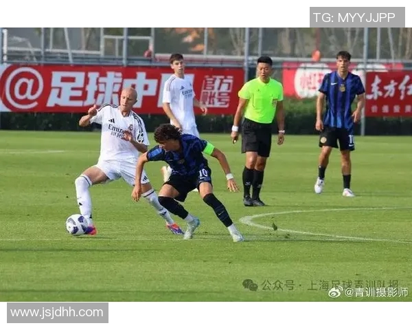 上海足球队战术解析与未来发展趋势的深度探讨 上海足球队战术解析与未来发展趋势的深度探讨