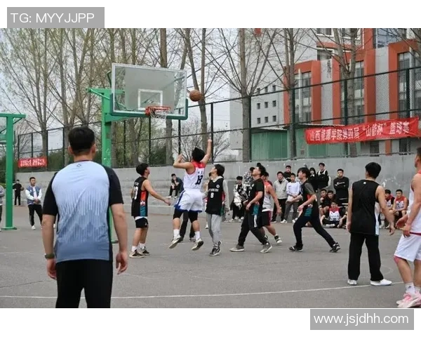 武汉篮球队的节奏揭秘：从战术到团队协作的全景分析