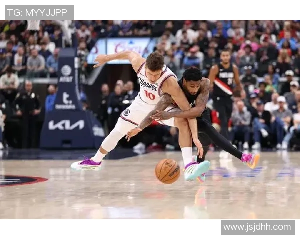 快船与开拓者精彩对决高清回放全场集锦分析