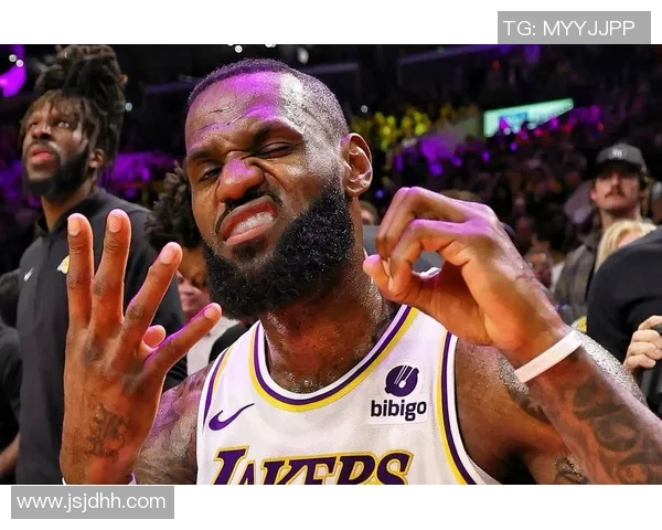 詹姆斯在湖人比赛中的精彩表现全程录像回顾与分析