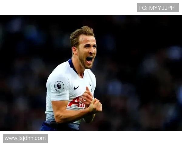 凯恩的传奇之路：从足球天才到世界级球星的成长历程与影响力分析